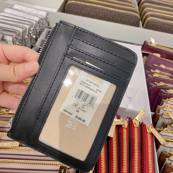 Michael Kors Jet set logo Card Holder in black signature - Picture 3 of 3